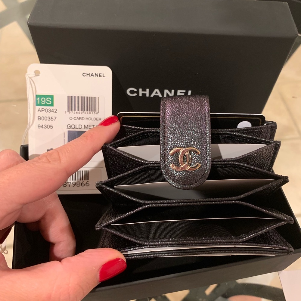 ⛔️Sold⛔️ 19S Chanel Iridescent multi card - Picture 6 of 8